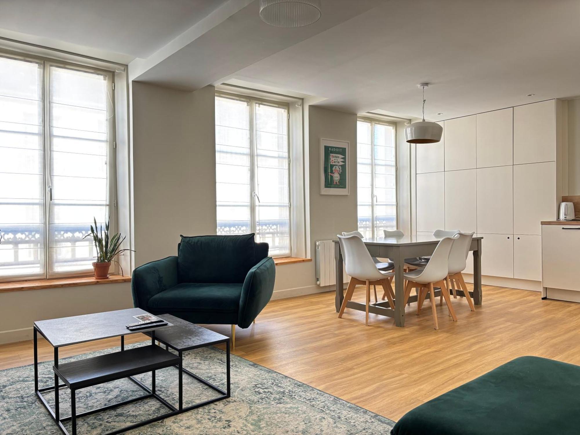 Bajocasse Apt Duplex Spacieux 3 Ch 2 Sdb Cosy Plein Centre Bayeux Decoration Elegante Proche Plages Du Debarquement Exterior photo